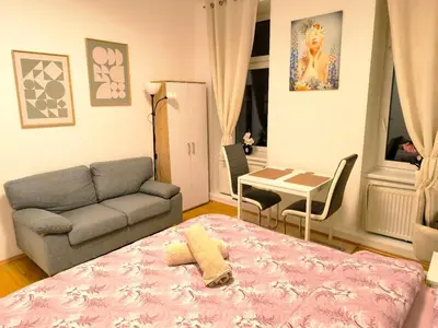 Ein Sitzbereich in der Unterkunft Cozy and lovely Private Room - 15 min to Vienna Centre