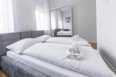 Ein Bett oder Betten in einem Zimmer der Unterkunft Compact Luxury by JR City Apartments