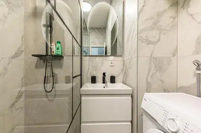 Ein Badezimmer in der Unterkunft Compact Luxury by JR City Apartments