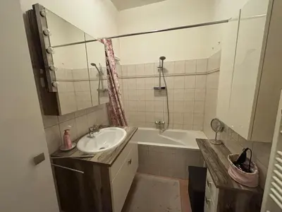 Ein Badezimmer in der Unterkunft Viennese charm near the main train station for 2-4 people