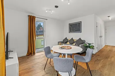 TV/Unterhaltungsangebot in der Unterkunft NobleNest Cozy - Parkplatz - Terrasse - Küche
