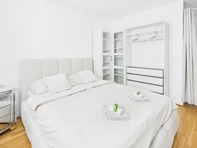 Ein Bett oder Betten in einem Zimmer der Unterkunft Apartment near Donau with Parking Garage