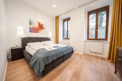 Ein Bett oder Betten in einem Zimmer der Unterkunft 3 king-size beds, 15 min from Vienna Hauptbahnhof, ground floor