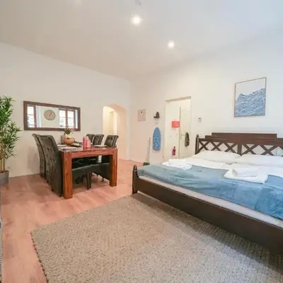 3 king-size beds