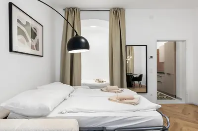 Ein Bett oder Betten in einem Zimmer der Unterkunft Luxury Westbahnhof Suites Vienna by FLEXIFLATS
