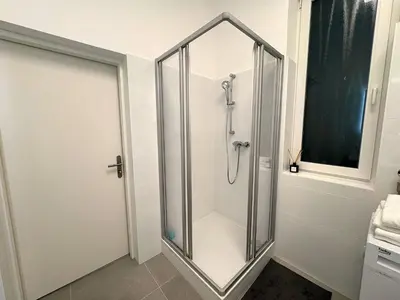 Ein Badezimmer in der Unterkunft Bright Rooms, 6 Minutes to Metro U3
