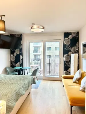 Ein Bett oder Betten in einem Zimmer der Unterkunft Modern New Studio - Terrace, Full Kitchen in Vienna Center