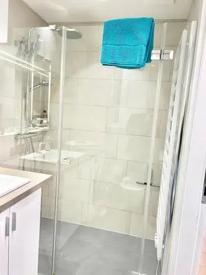 Ein Badezimmer in der Unterkunft Modern New Studio - Terrace, Full Kitchen in Vienna Center