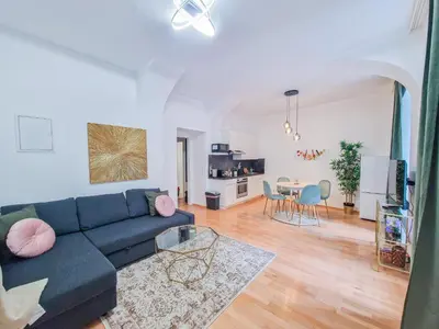 Ein Sitzbereich in der Unterkunft FeelHome - Desgin Apartment für 4 Gäste - Smart TV - Naschmarkt