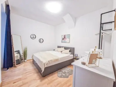 Ein Bett oder Betten in einem Zimmer der Unterkunft FeelHome - Desgin Apartment für 4 Gäste - Smart TV - Naschmarkt