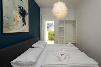 Ein Bett oder Betten in einem Zimmer der Unterkunft Modern Garden Apartment - 15min to center