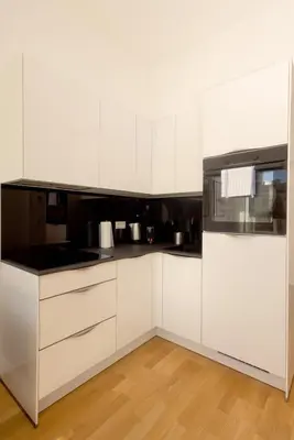 Küche/Küchenzeile in der Unterkunft Modern Garden Apartment - 15min to center