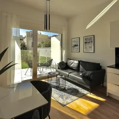 Modern Garden Apartment - 15min to center
