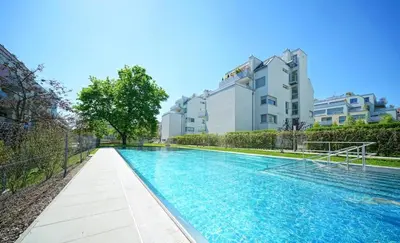 Der Swimmingpool an oder in der Nähe von Apartment in upscale district with wellness area