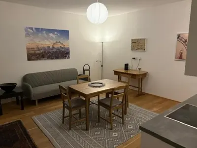 Ein Sitzbereich in der Unterkunft Erdgeschosswohnung mit Garage und Innenhof - westliches Wien