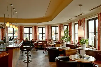Ein Restaurant oder anderes Speiselokal in der Unterkunft Hotel & Restaurant Braunstein - Pauli´s Stuben