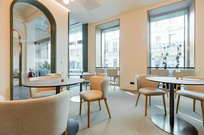 Ein Sitzbereich in der Unterkunft FortyPlusOne Apartments Vienna