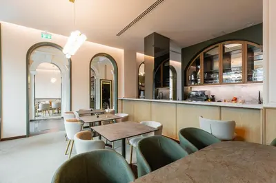 Ein Sitzbereich in der Unterkunft FortyPlusOne Apartments Vienna