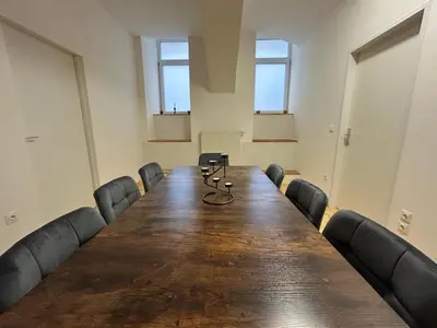 Der Geschäftsbereich oder Konferenzraum in der Unterkunft Cozy Apartment 5th District
