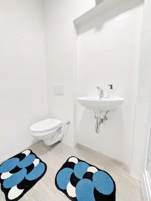 Ein Badezimmer in der Unterkunft Cozy central apartment in Praterstern area