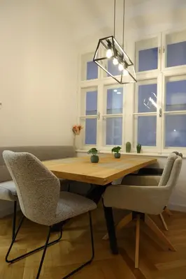 Grundriss der Unterkunft Chic courtyard City Apartment in Prime Location