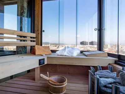 Ein Balkon oder eine Terrasse in der Unterkunft Apartment Skyflats City View by Interhome