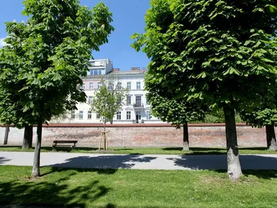 Ein Garten an der Unterkunft Apartment Wohnen am Augarten by Interhome