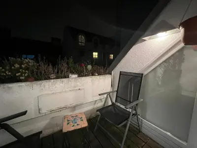Ein Balkon oder eine Terrasse in der Unterkunft Lovely 3BR Apartment with Balcony near Rennweg station