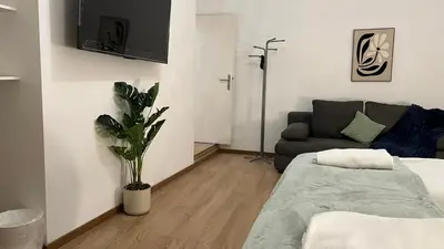 Ein Bett oder Betten in einem Zimmer der Unterkunft Lovely 3BR Apartment with Balcony near Rennweg station