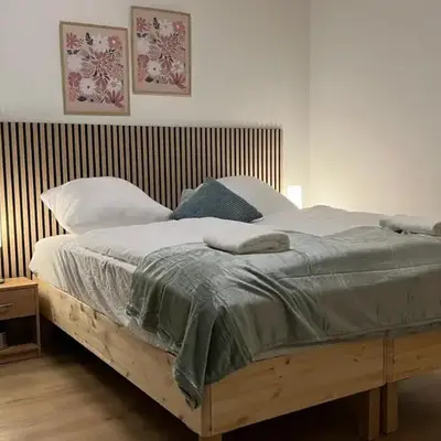Simple Private Rooms in 3BR Shared Apartment