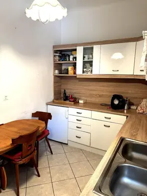 Küche/Küchenzeile in der Unterkunft KonLux Home