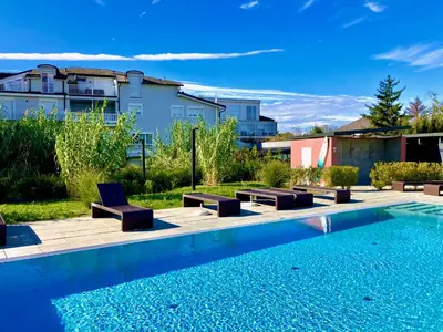 Der Swimmingpool an oder in der Nähe von SPA & SOUL Residence Neusiedl am See