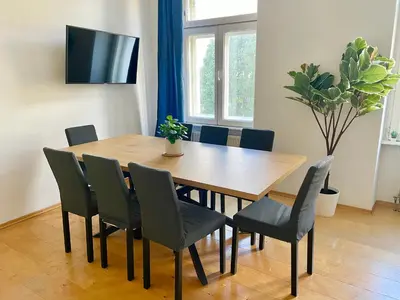 TV/Unterhaltungsangebot in der Unterkunft 110m2 Central Apartment with Balcony & Free Parking