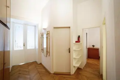Ein Badezimmer in der Unterkunft Premium Apartment with Shared Balcony & Free Parking
