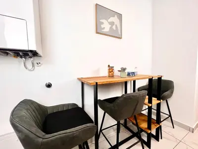 Ein Sitzbereich in der Unterkunft TheWICKI 1703 - Wunderschöne Apartments in Wien