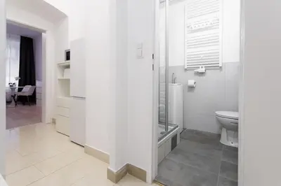 Ein Badezimmer in der Unterkunft #CityHideaway #LiveLikeALocal Apartments in the 10th district