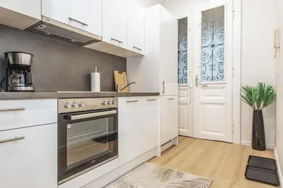 Küche/Küchenzeile in der Unterkunft Modern Apartment - 11 minutes to city center