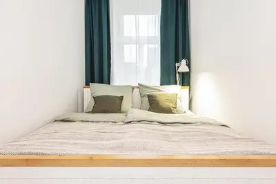 Ein Bett oder Betten in einem Zimmer der Unterkunft Modern Apartment - 11 minutes to city center