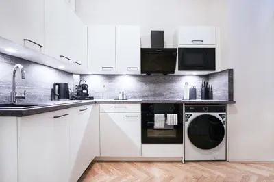 Küche/Küchenzeile in der Unterkunft BRAND NEW! Apartment Elegance in Vienna's City Center