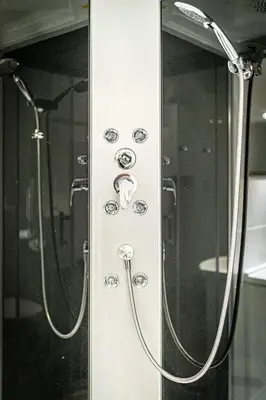 Ein Badezimmer in der Unterkunft Brown Stag Apartments by JR City Apartments
