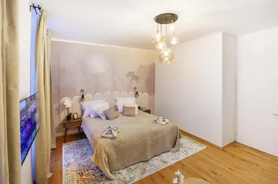 Ein Bett oder Betten in einem Zimmer der Unterkunft Adele deluxe apartment