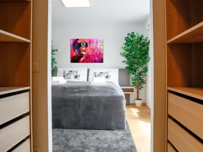 Ein Bett oder Betten in einem Zimmer der Unterkunft Luxury Two Bedroom Penthouse Apartment with BIG Terrace and City View