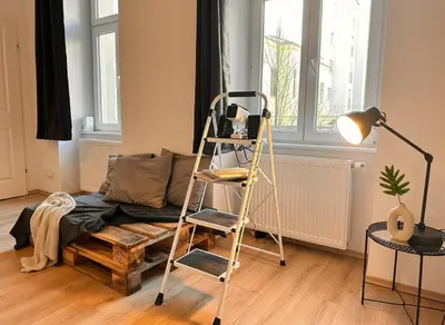 Grundriss der Unterkunft 2 Room Spacious & Modern Industrial Loft at Westbahnhof - next to Metro - Smart Beamer, Netflix & Long Stay friendly