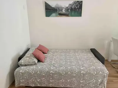 Ein Bett oder Betten in einem Zimmer der Unterkunft Cosy Apartment near Metro & Center