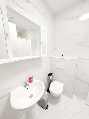 Ein Badezimmer in der Unterkunft Comfortable Apartment in Lanstrasse Area BR1