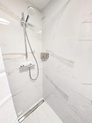 Ein Badezimmer in der Unterkunft Comfortable Apartment in Lanstrasse Area BR4