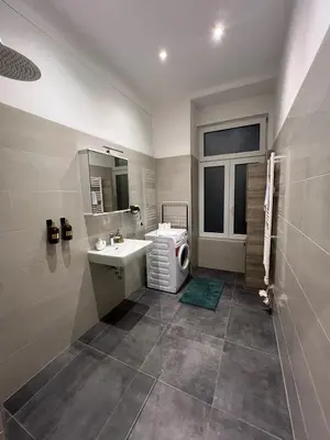 Ein Badezimmer in der Unterkunft Elegante Stadtwohnung im Tiffany-Stil - Yoga & Matcha