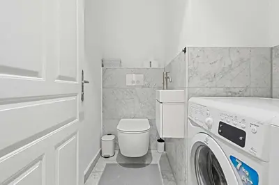 Ein Badezimmer in der Unterkunft Industrialist - Design Suite in Central Vienna
