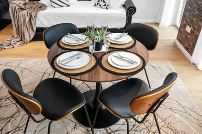 Ein Sitzbereich in der Unterkunft Industrialist - Design Suite in Central Vienna