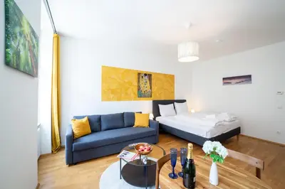 Ein Bett oder Betten in einem Zimmer der Unterkunft Premium Cosy Apartment with Free Parking